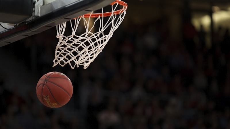 NBA季后赛西部决赛：洛杉矶湖人对阵金州勇士比赛直播画面